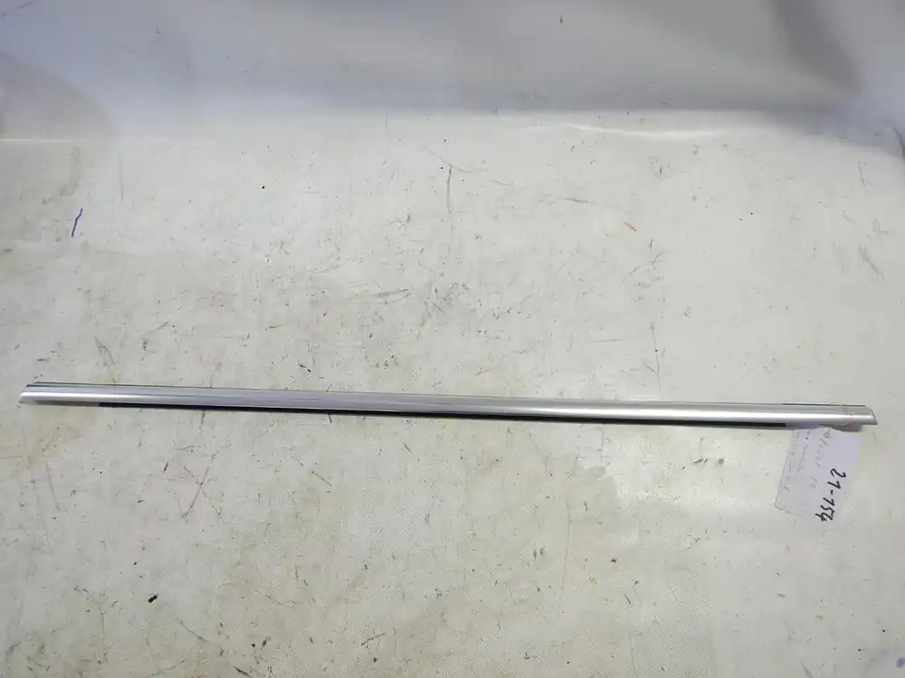 Zierleisten, Gummidichtungen gebraucht VW PASSAT (3C/36) Baujahr 2012 Mega-Angebot
